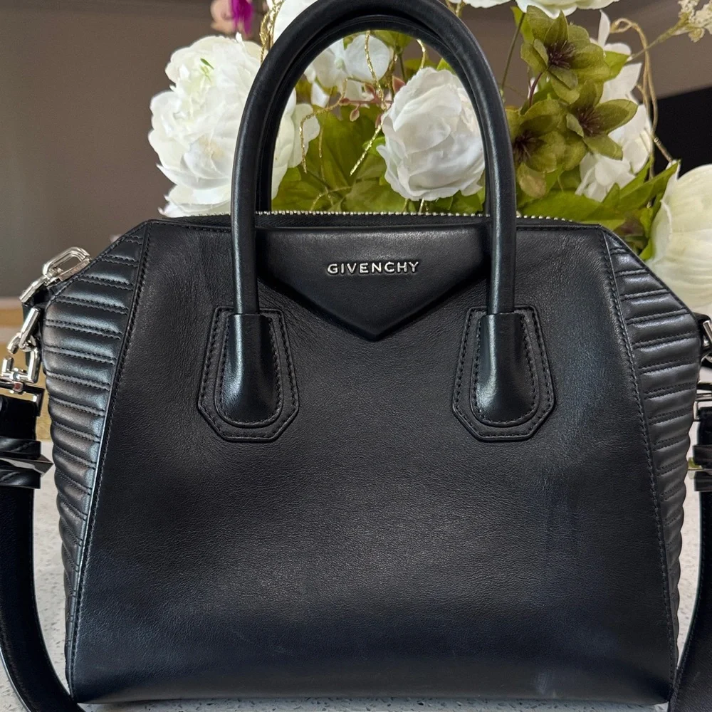 🖤GIVENCHY Antigona Small Quilted Sides Leather Bag Black